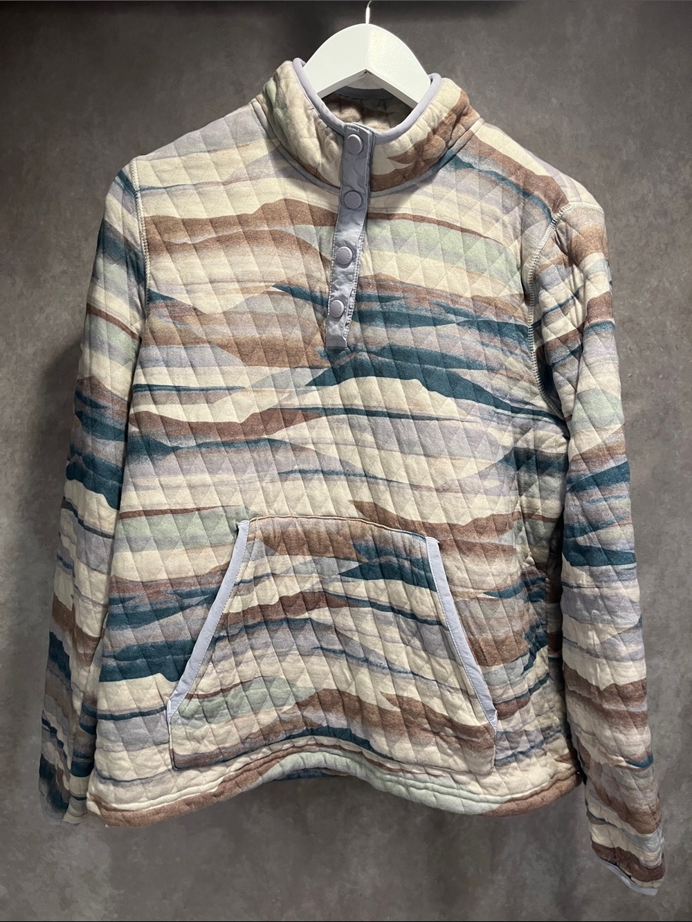 Orvis Quilted Pullover in Cream, Brown & Blue-Green size medium